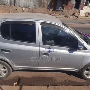 Toyota Vitz 2001 Silver