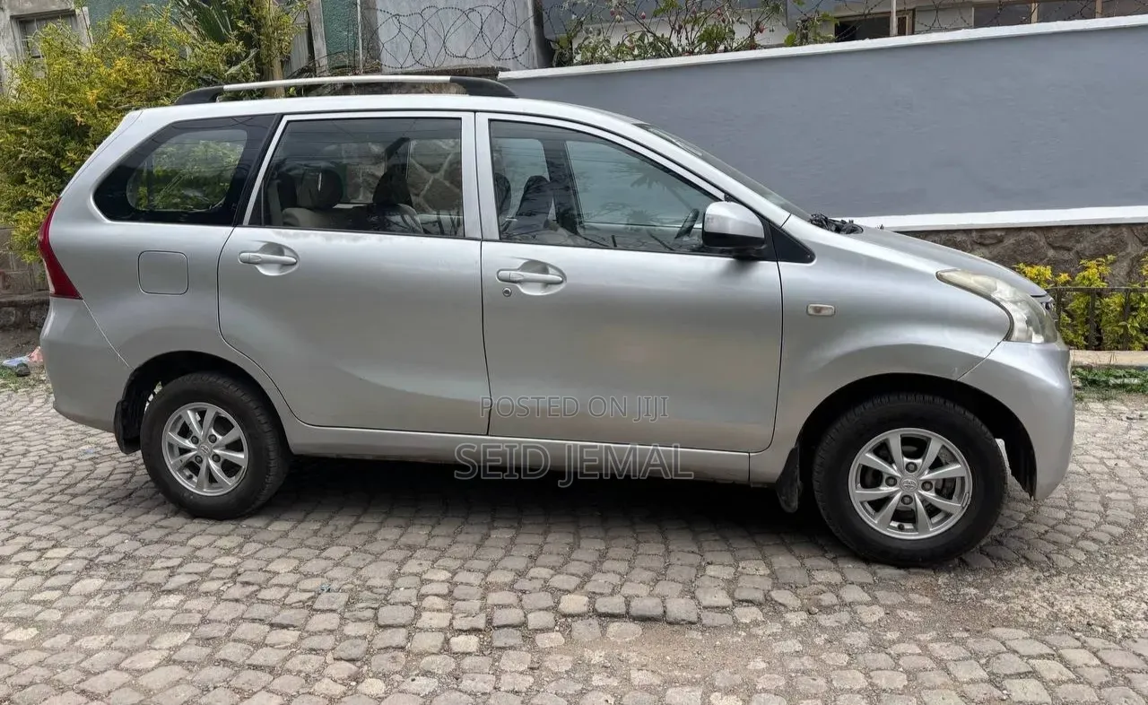 Toyota Avanza 2013 Silver