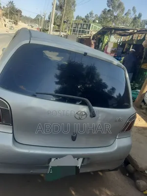 Toyota Vitz 2001 Silver