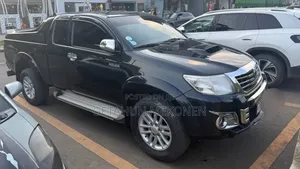 Toyota Hilux 2014 Black