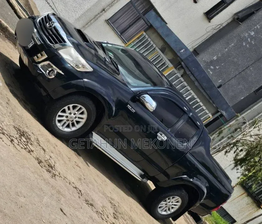 Toyota Hilux 2014 Black