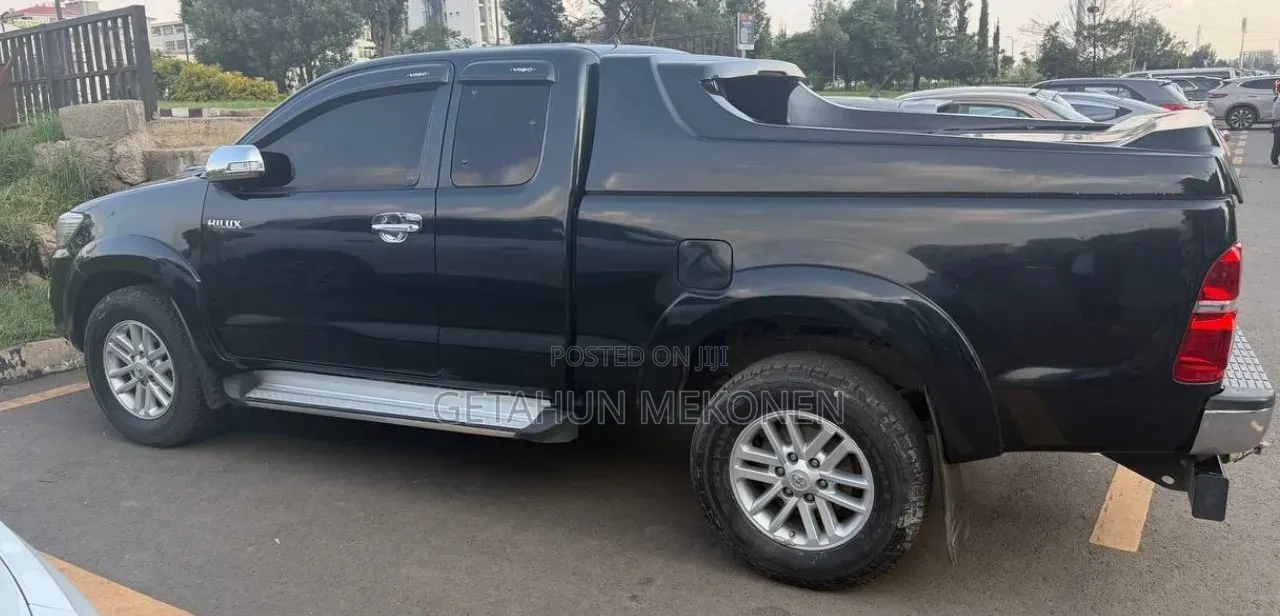 Toyota Hilux 2014 Black