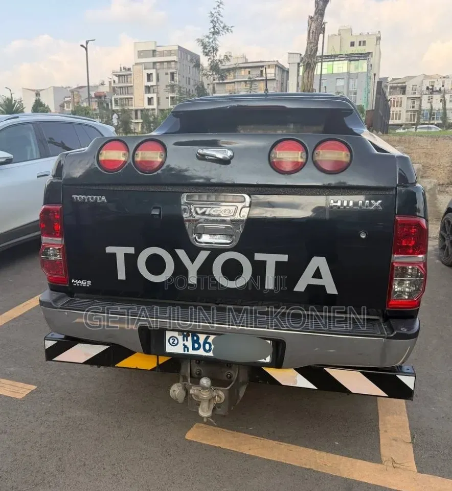 Toyota Hilux 2014 Black