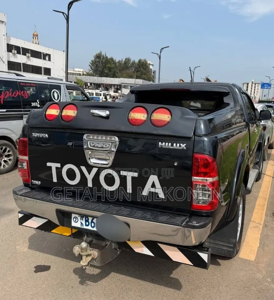 Toyota Hilux 2014 Black