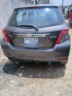 Toyota Yaris 2012 Gray