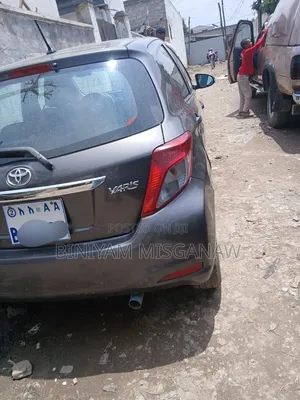 Toyota Yaris 2012 Gray