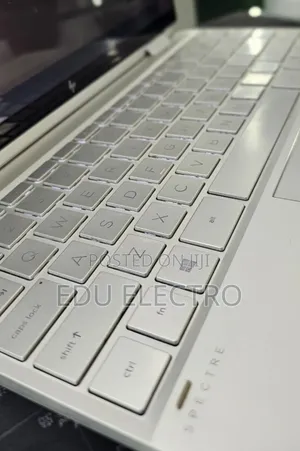 New Laptop HP Spectre X360 8GB Intel Core i7 SSD 512GB