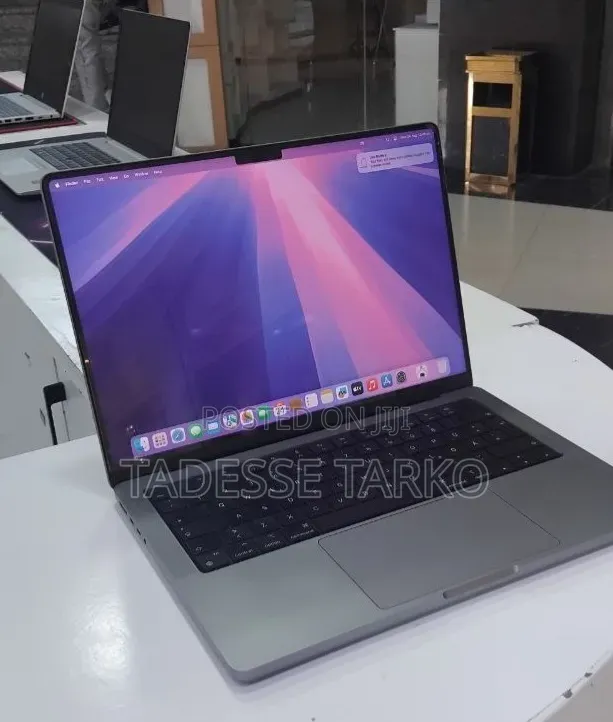New Laptop Apple MacBook Pro 2021 M1 32GB Apple M1 Pro SSD 1T