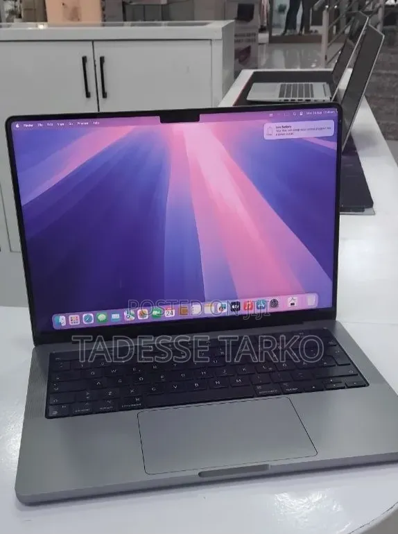 New Laptop Apple MacBook Pro 2021 M1 32GB Apple M1 Pro SSD 1T