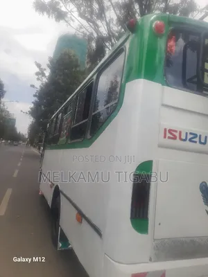 Isuzu ELF Truck 2011 White