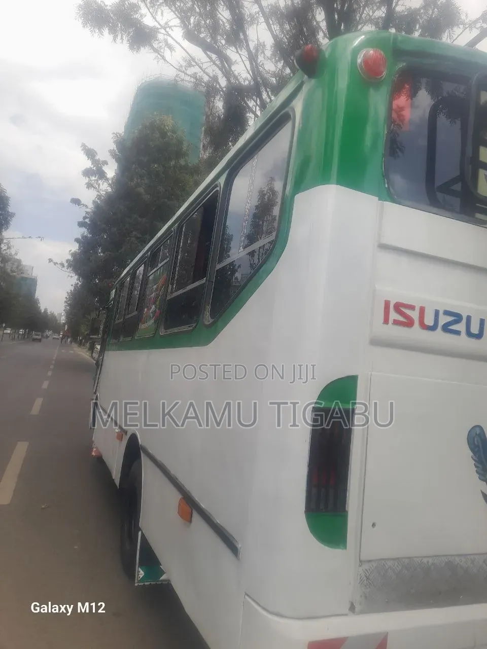 Isuzu ELF Truck 2011 White
