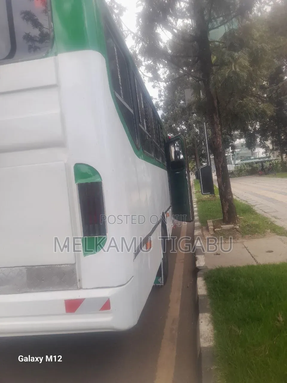 Isuzu ELF Truck 2011 White