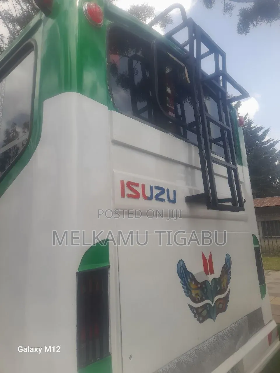 Isuzu ELF Truck 2011 White