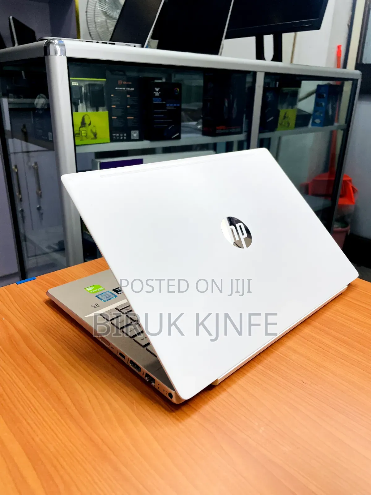 New Laptop HP Pavilion 14 8GB Intel Core i7 SSD 256GB