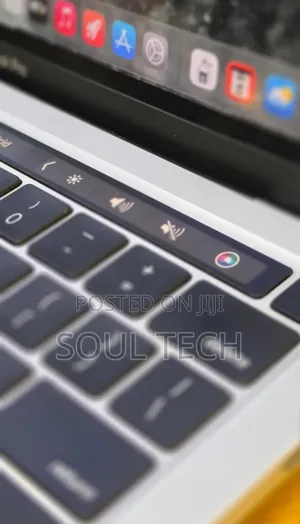 New Laptop Apple MacBook Pro 2020 32GB Intel Core i7 SSD 512GB