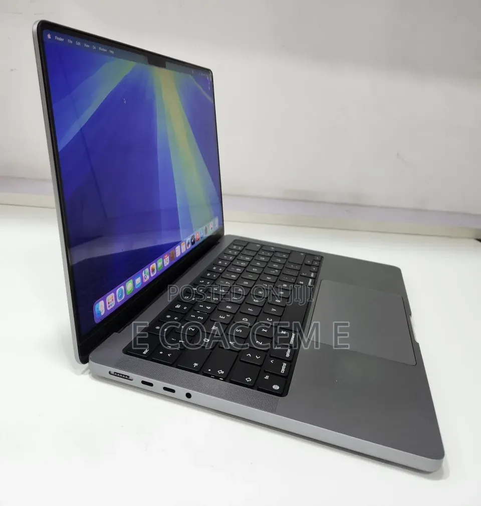 New Laptop Apple MacBook 32GB SSD 1T