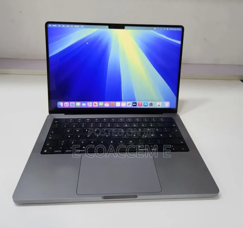 New Laptop Apple MacBook 32GB SSD 1T