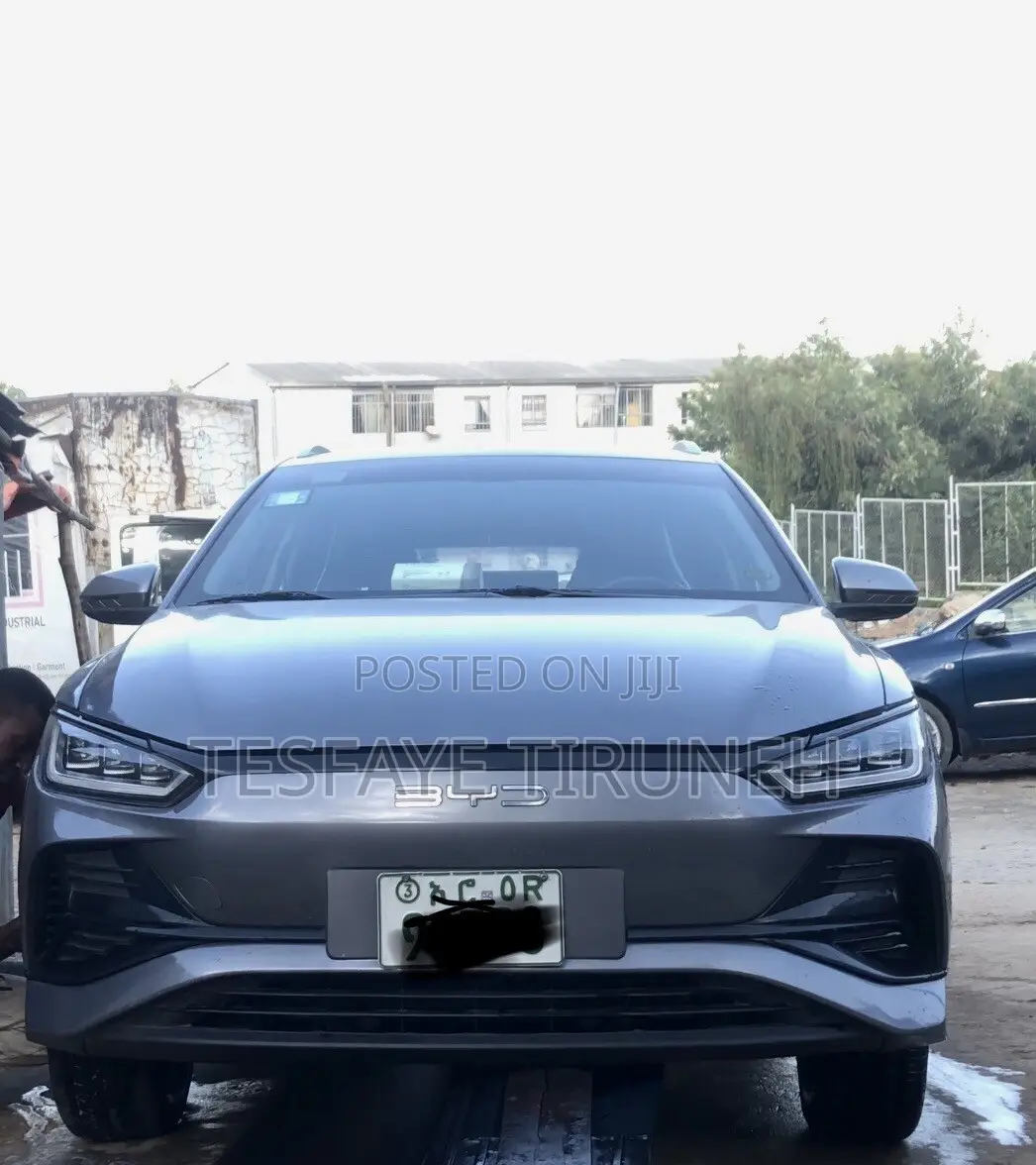 BYD E2 43 kWh 94 hp FWD 2025 Gray
