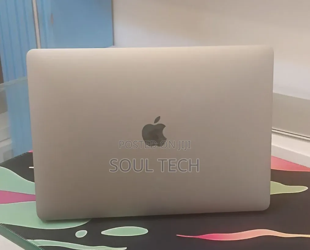 New Laptop Apple MacBook Pro 2020 M1 8GB Apple M1 Pro SSD 256GB