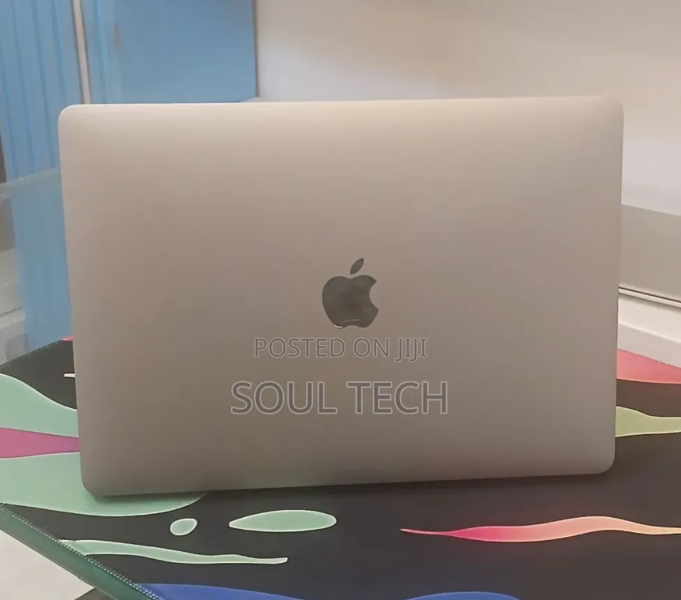 New Laptop Apple MacBook Pro 2020 M1 8GB Apple M1 Pro SSD 256GB