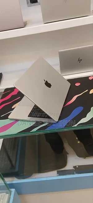 New Laptop Apple MacBook Pro 2021 M1 16GB Apple M1 Pro SSD 512GB