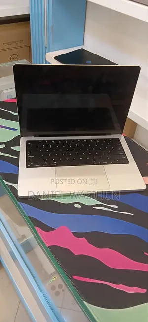 New Laptop Apple MacBook Pro 2021 M1 16GB Apple M1 Pro SSD 512GB