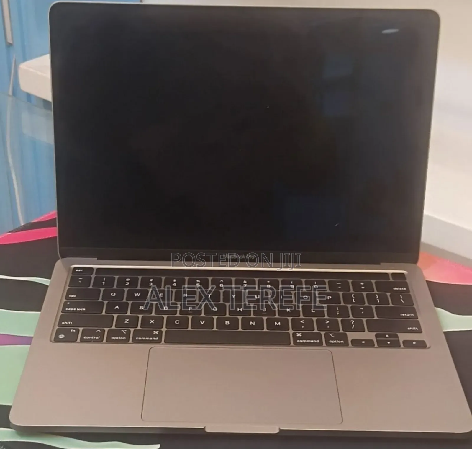 New Laptop Apple MacBook Pro 2020 M1 8GB Apple M1 SSD 256GB