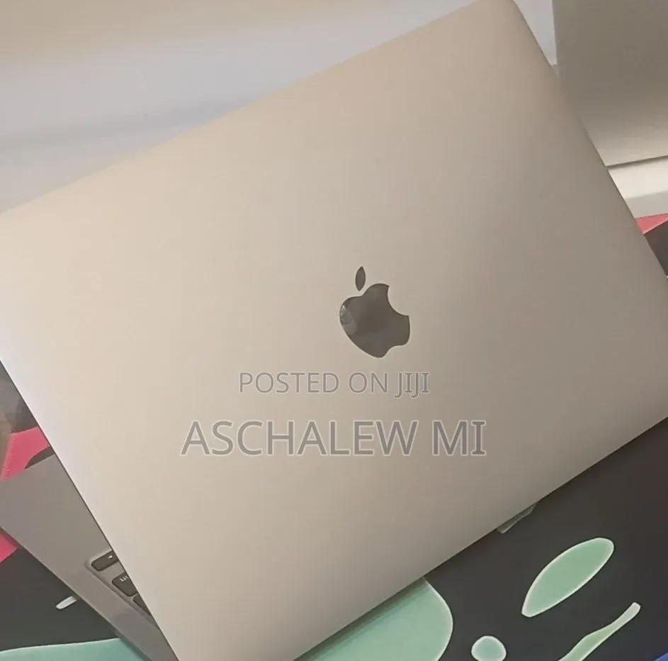 New Laptop Apple MacBook Pro 2020 8GB Apple M1 SSD 256GB