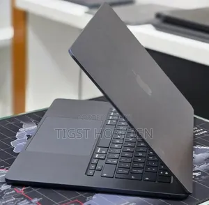 New Laptop Apple MacBook 16GB Apple M4 SSD 256GB