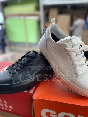 ECCO Premium Pebbled Leather Sneakers