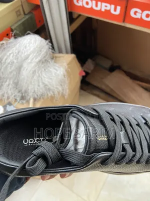 ECCO Premium Pebbled Leather Sneakers