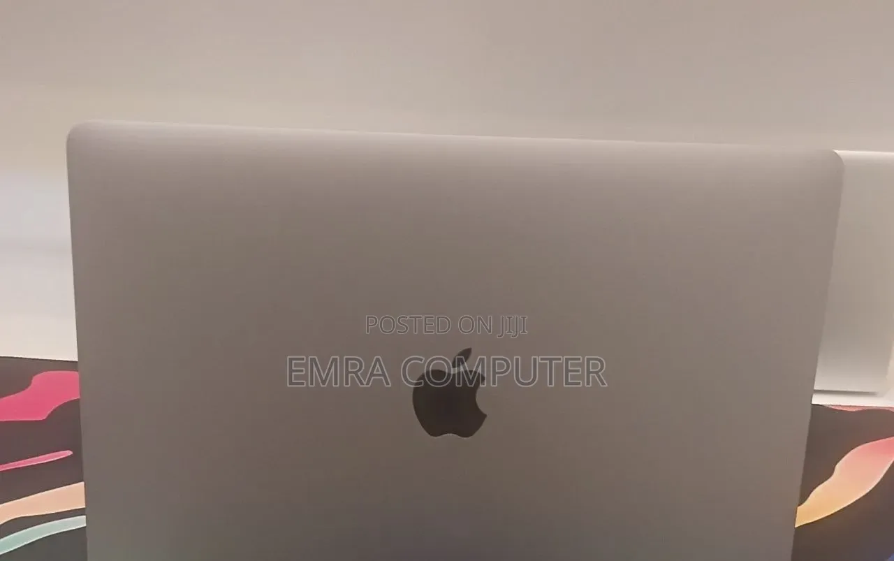 New Laptop Apple MacBook Pro 2020 M1 8GB Apple M1 Pro SSD 256GB