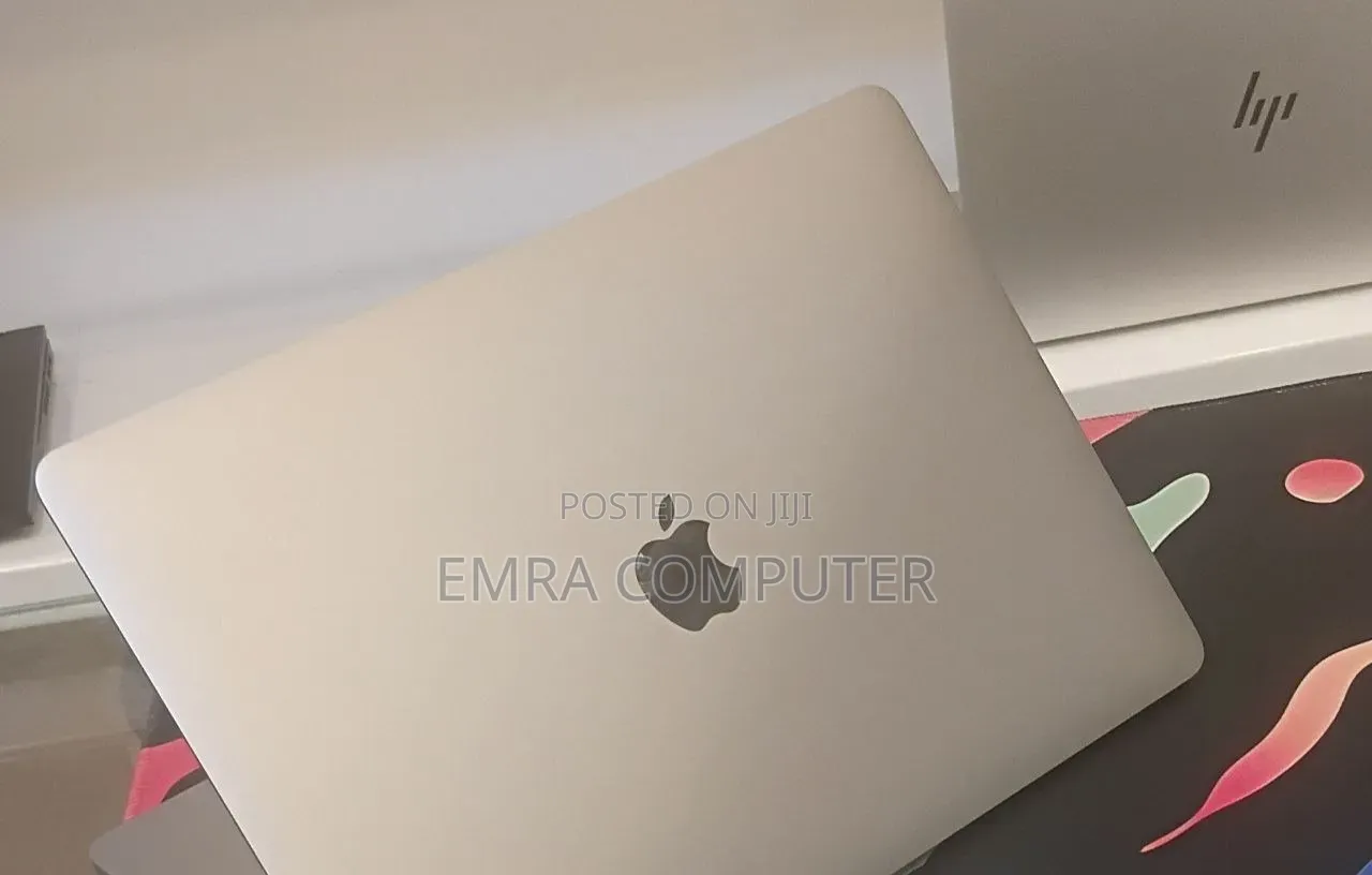 New Laptop Apple MacBook Pro 2020 M1 8GB Apple M1 Pro SSD 256GB