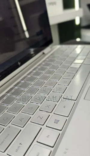 New Laptop HP Spectre X360 8GB Intel Core i7 SSD 512GB