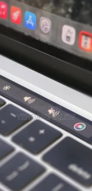 New Laptop Apple MacBook Pro 2020 32GB Intel Core i7 SSD 512GB