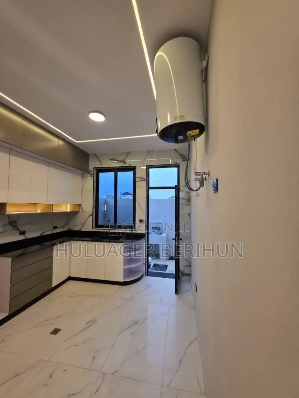 Furnished 5bdrm Villa in Bole for sale