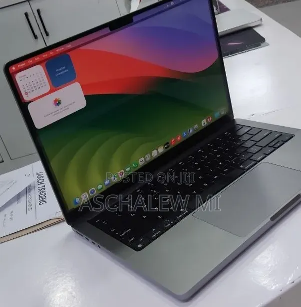 New Laptop Apple MacBook Pro 2021 M1 32GB Apple M1 Pro SSD 512GB