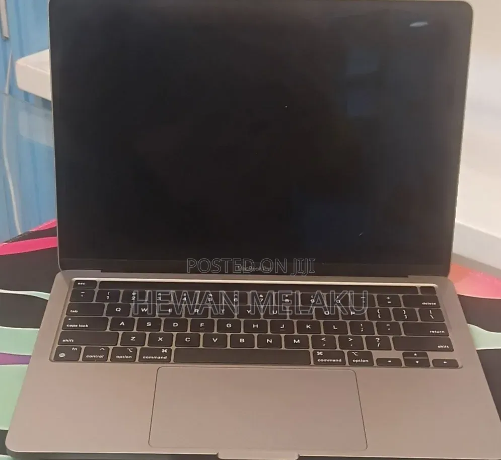 New Laptop Apple MacBook Pro 2020 M1 8GB Apple M1 SSD 256GB