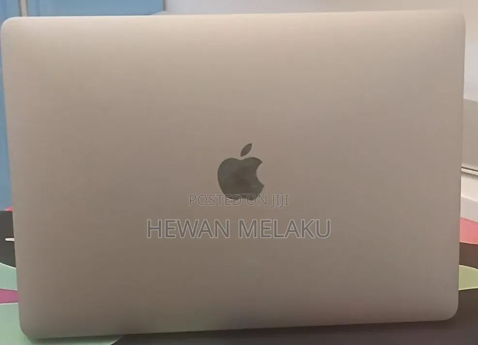 New Laptop Apple MacBook Pro 2020 M1 8GB Apple M1 SSD 256GB