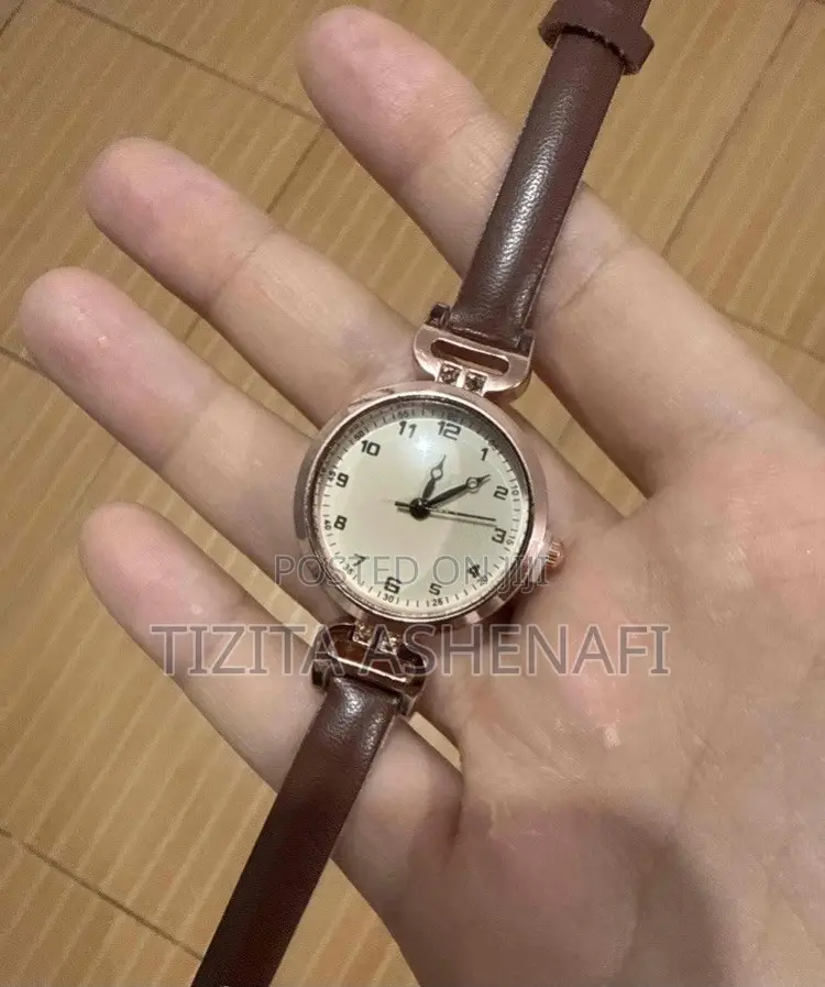 Stylish Vintage-Inspired Quartz Wristwatch – Brand New