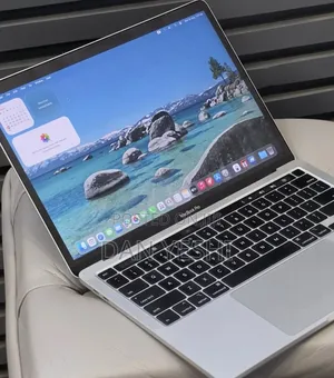New Laptop Apple MacBook Pro 2020 32GB Intel Core i7 SSD 512GB
