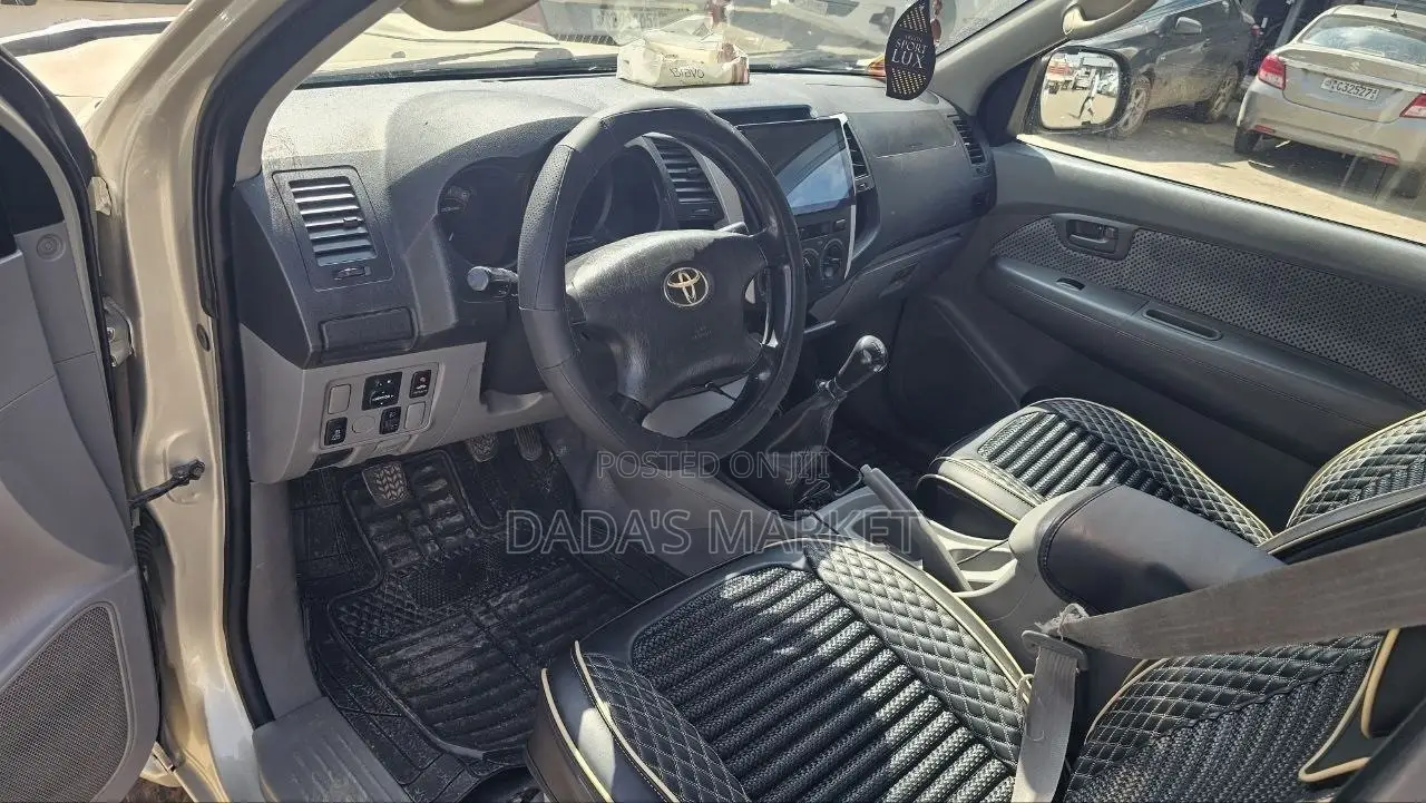 Toyota Hilux 2008 Gold