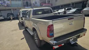 Toyota Hilux 2008 Gold