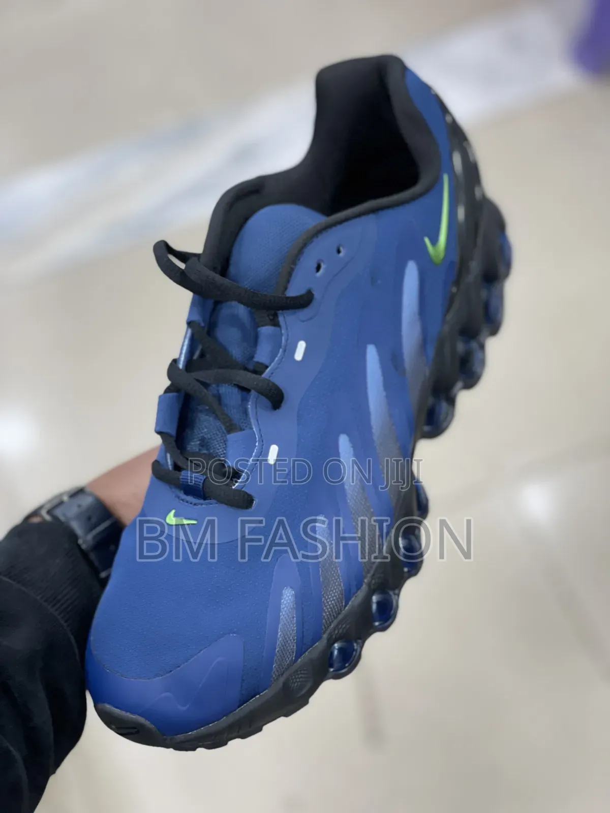 Nike Air Max Plus in Royal Blue