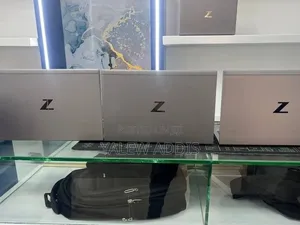 New Laptop HP ZBook Firefly G8 16GB Intel Core i7 SSD 512GB