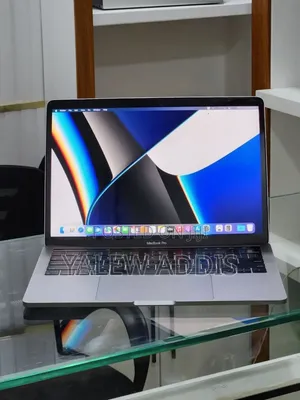 New Laptop Apple MacBook Pro 2019 16GB Intel Core i7 SSD 512GB