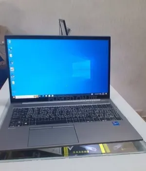 New Laptop HP ZBook Firefly G8 16GB Intel Core i7 SSD 512GB