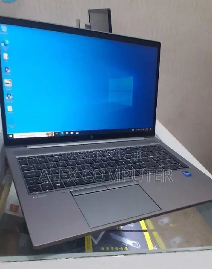New Laptop HP ZBook Firefly G8 16GB Intel Core i7 SSD 512GB