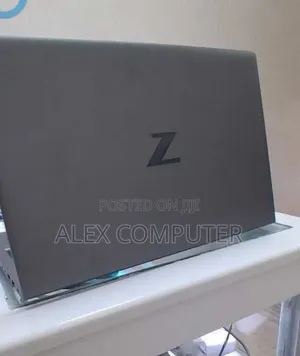 New Laptop HP ZBook Firefly G8 16GB Intel Core i7 SSD 512GB