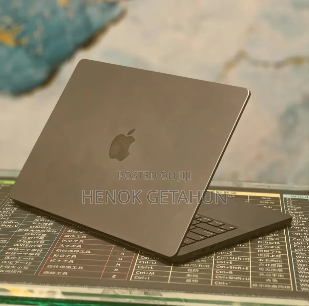 New Laptop Apple MacBook Pro 2024 M4 16GB Apple M4 SSD 512GB